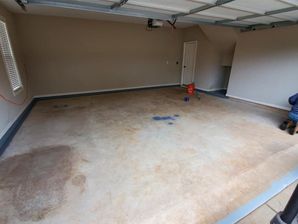 Before & After Expoxy Garage Floor Coating in Locust Grove, GA (1)