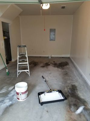 Before & After Epoxy Garage Floor & Wall Painting in Tucker, Ga (1)